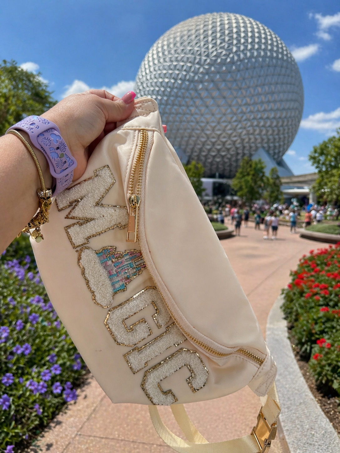 Luxury Cream Fanny Pack – Aesthetic Travel Waist Bag with Gold Detail for Everyday Use