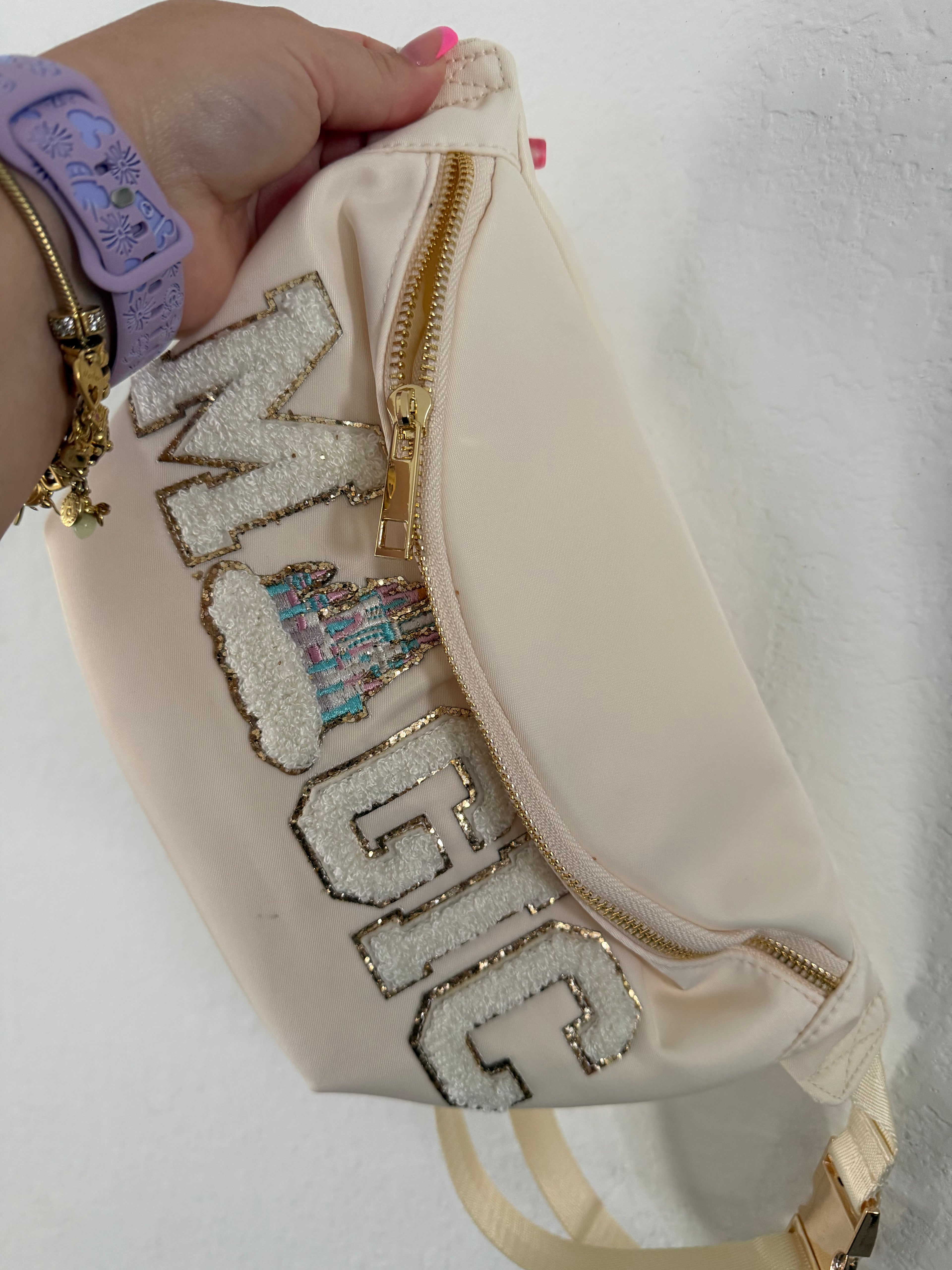 Luxury Cream Fanny Pack – Aesthetic Travel Waist Bag with Gold Detail for Everyday Use