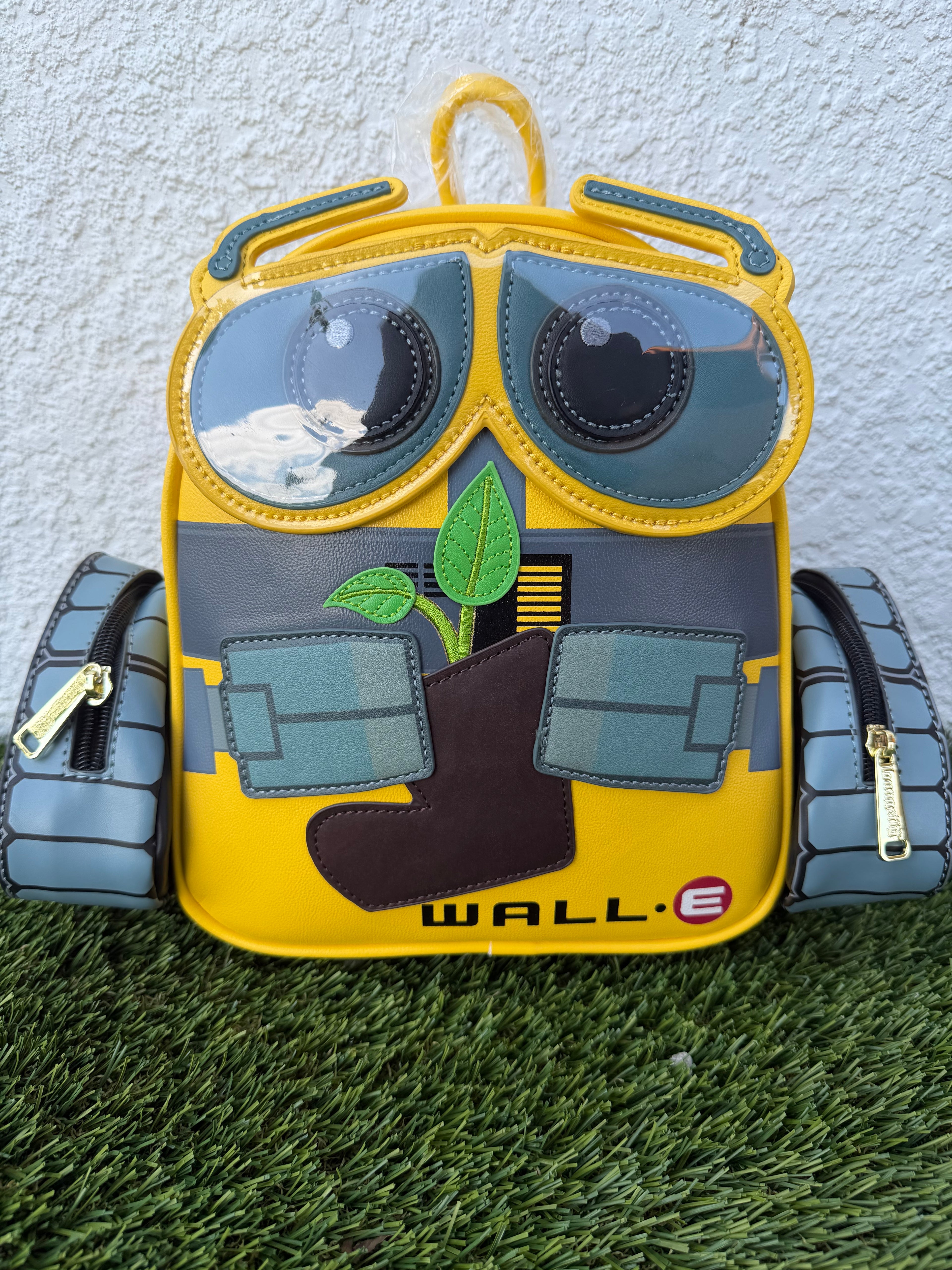 Cute Robot Mini Backpack for Women – Kawaii Cartoon Style Small Backpack Travel & Everyday Bag